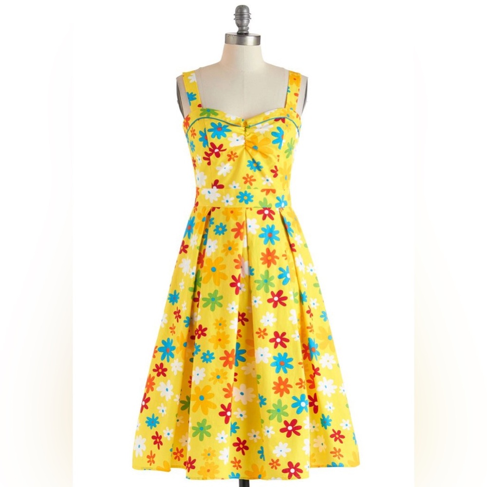 Bettie Page by Tatyana yellow floral Pin Up dress Size Large NWOT